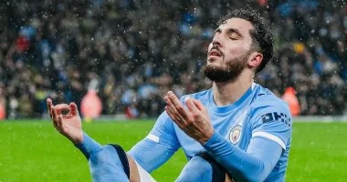 ريان شرقي يتصدر ترشيحات جائزة أفضل لاعب في الدوري الإنجليزي الممتاز